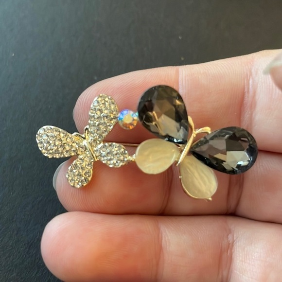 Macys two butterflies 🦋 pin - Picture 1 of 2